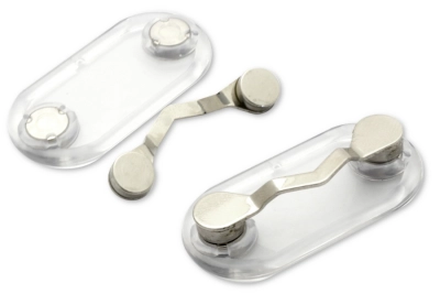 Magnetic glasses holder